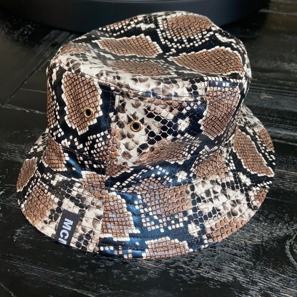 Steve Madden Snakeskin Print Bucket Hat - Picture 1 of 2